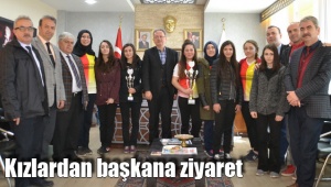 Kızlardan başkana ziyaret