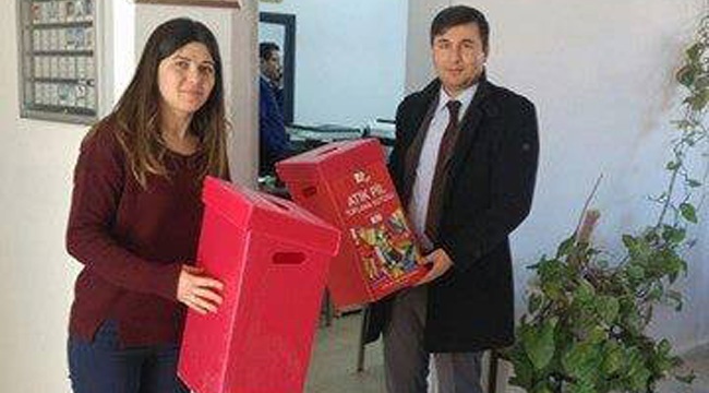 Okullara atık pil kutusu dağıtıldı