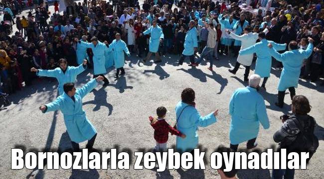 Bornozlarla zeybek oynadılar