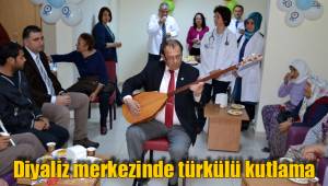Diyaliz merkezinde türkülü kutlama