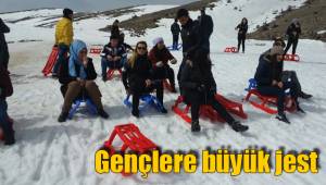 Gençlere büyük jest