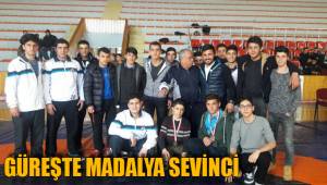 GÜREŞTE MADALYA SEVİNCİ