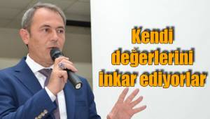 Kendi değerlerini inkar ediyorlar