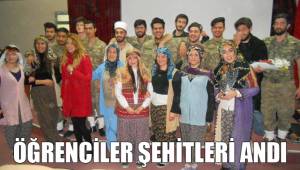 ÖĞRENCİLER ŞEHİTLERİ ANDI