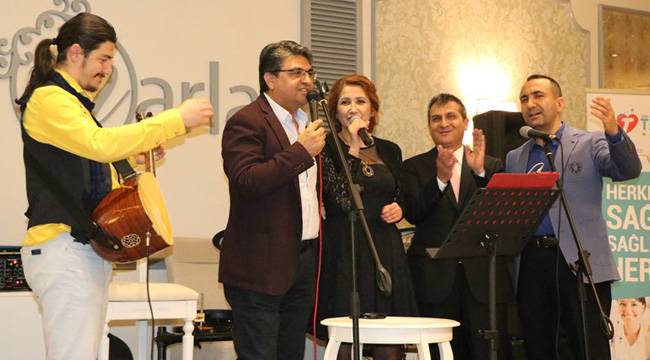 TEKDEN HASTANESİ HEKİMLERİ TIP BAYRAMI’NDA ŞARKI SÖYLEDİ