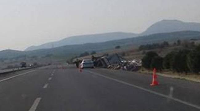 Tır şarampole devrildi