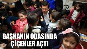 Başkanın odasında çiçekler açtı