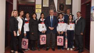 Şampiyonlardan Oğuz’a ziyaret