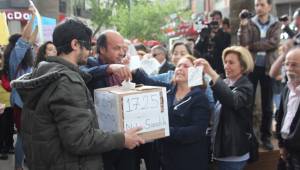 YSK’ya peçeteli protesto