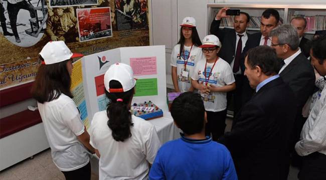 ACIPAYAM CUMHURİYET ORTAOKULUNDA BİLİM FUARI AÇILDI