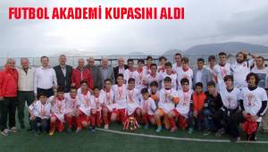 FUTBOL AKADEMİ KUPASINI ALDI