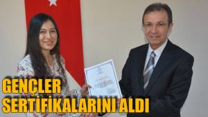 GENÇLER SERTİFİKALARINI ALDI