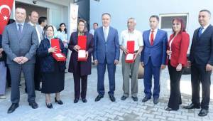HAYIRSEVERLERE PLAKET VERİLDİ