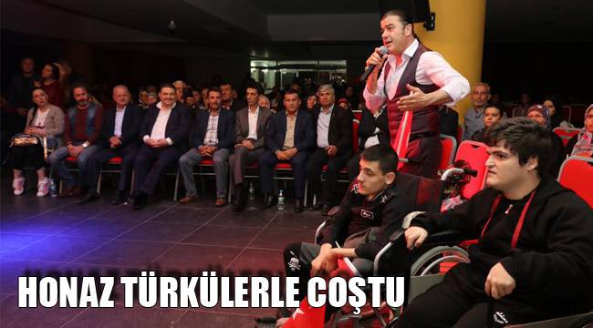 HONAZ TÜRKÜLERLE COŞTU