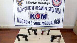 Silah tacirleri yakalandı