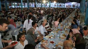 2 mahallede 4 bin kişiye iftar