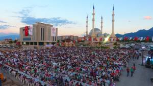 Binlerce kişi ile iftar bereketi