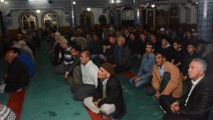 CAMİLER DOLDU TAŞTI