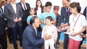 Çocuklar karne heyecanı yaşadı