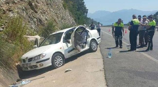 EMNİYET ŞERİDİNDE OTOMOBİL ÇARPTI