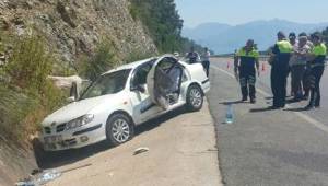 EMNİYET ŞERİDİNDE OTOMOBİL ÇARPTI