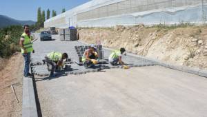 Mahallelere kilit parke taşı döşeniyor