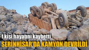 SERİNHİSAR’DA KAMYON DEVRİLDİ