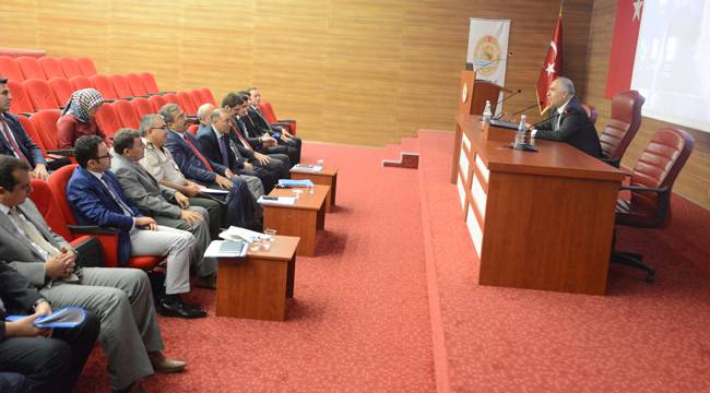 Vali Kaymakamlarla biraraya geldi