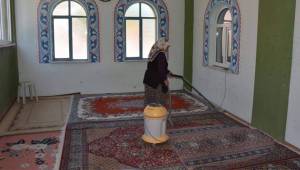 ÇAMELİ'DE CAMİİLER BAYRAMA HAZIR