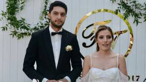 Genç çift dünya evine girdi