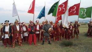 MEHTERAN TAKIMINDAN ALKIŞLANACAK DAVRANIŞ