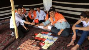 YÖRÜK YAZARA YÖRÜK GENÇLERDEN YOĞUN İLGİ