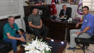 BAŞKAN ŞEVKAN'A GURBETÇİLERDEN ZİYARET