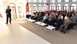 VALİ BİRİFİNG ALDI