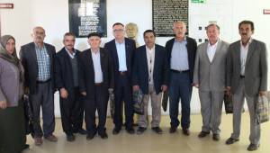BAŞKANDAN MUHTARLARA ANLAMLI KUTLAMA