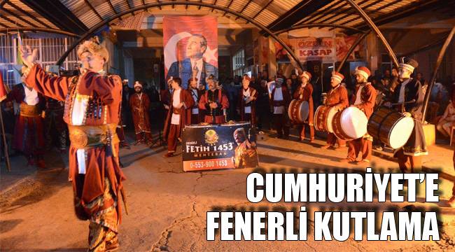 CUMHURİYET'E FENERLİ KUTLAMA