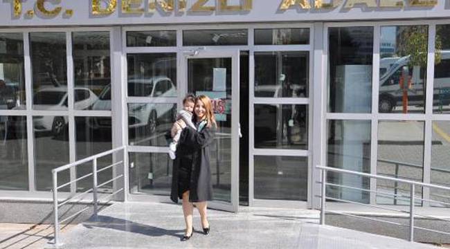 DURUŞMALARA BEBEĞİYLE KATILIYOR