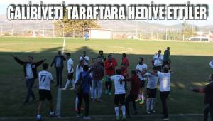 GALİBİYETİ TARAFTARA HEDİYE ETTİLER