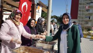 KADIN KOLLARINDAN AŞURE HAYRI
