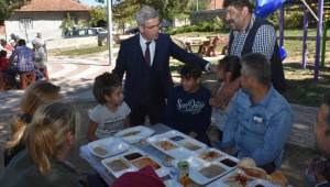 MAHALLE HALKI AŞURE DAĞITTI
