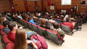 PAÜ’LÜ GENÇLERDEN KONFERANS