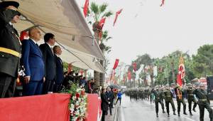 YAĞMUR ALTINDA CUMHURİYET COŞKUSU