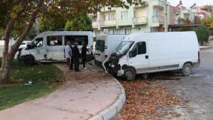 Diyaliz servisi kaza yaptı: 1 ölü, 6 yaralı
