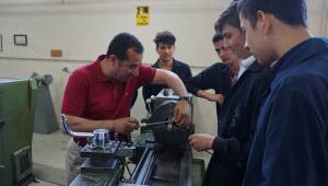 İŞSİZLİĞİN PANZEHİRİ, MESLEKİ EĞİTİMDEN GEÇİYOR