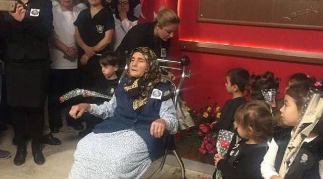 KAMİLE NİNENİN ATATÜRK SEVGİSİ DUYGULANDIRDI