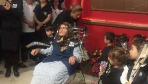 KAMİLE NİNENİN ATATÜRK SEVGİSİ DUYGULANDIRDI