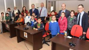 ÖĞRENCİLERDEN MECLİSE ZİYARET