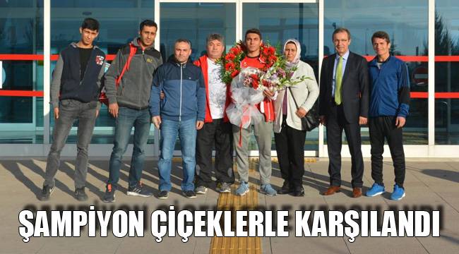 ŞAMPİYON ÇİÇEKLERLE KARŞILANDI