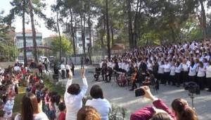 VELİLERDEN MUHTEŞEM KONSER