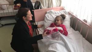 ÇOCUKLARA YILBAŞI JESTİ